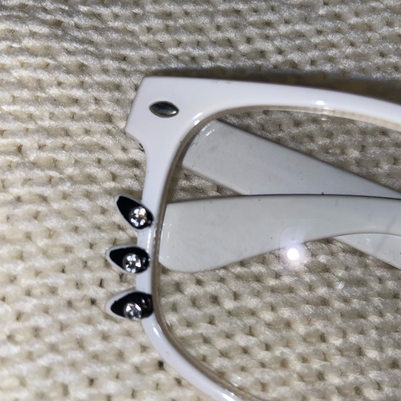 Hello Kitty Glasses - Picture 4 of 7